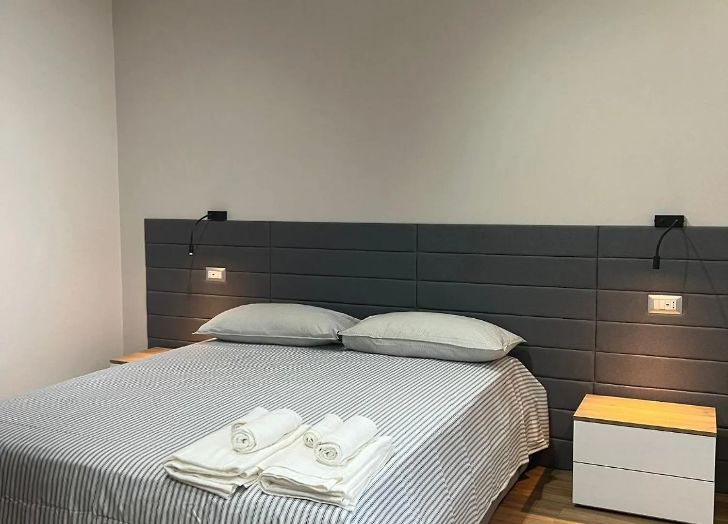 Bed & Breakfast Celeste Home Center Aeroporto di Catania Fontana Rossa